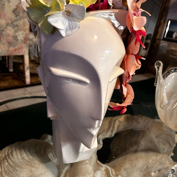 Neiman Marcus Beauty Eternal Floral Statue - Picture 6 of 7